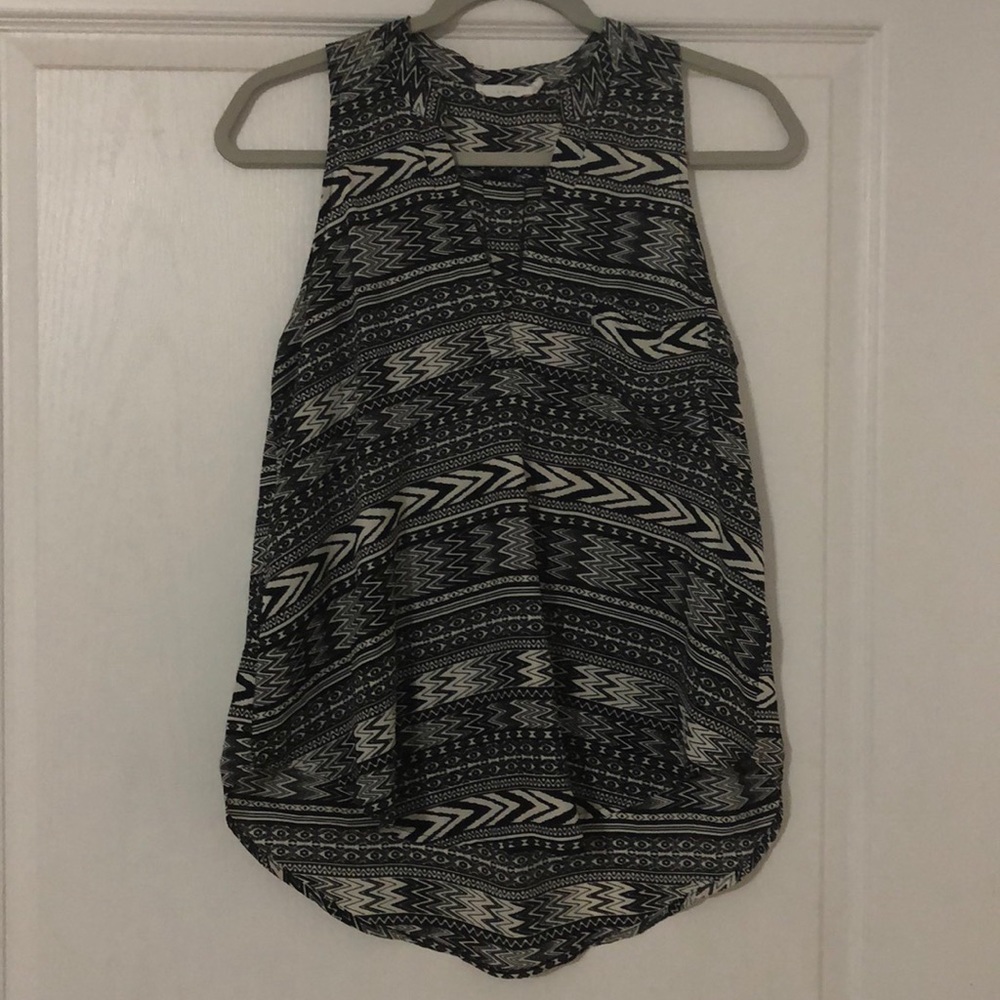 Lush v-neck tank w/ pocket